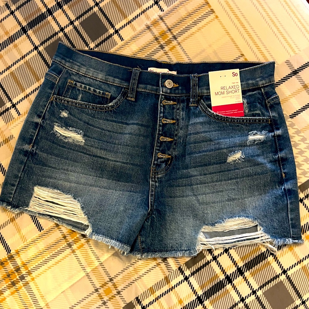 So. High rise relaxed mom short.